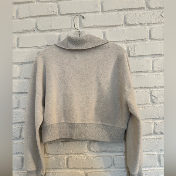 Abercrombie & Fitch XS Soft AF Cropped Zip Pull Over - Picture 6 of 12